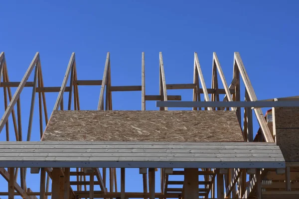 Neue Konstruktionsrahmen Die Von Einer Besatzung Der Baufirma Zusammengebaut Werden — Stockfoto