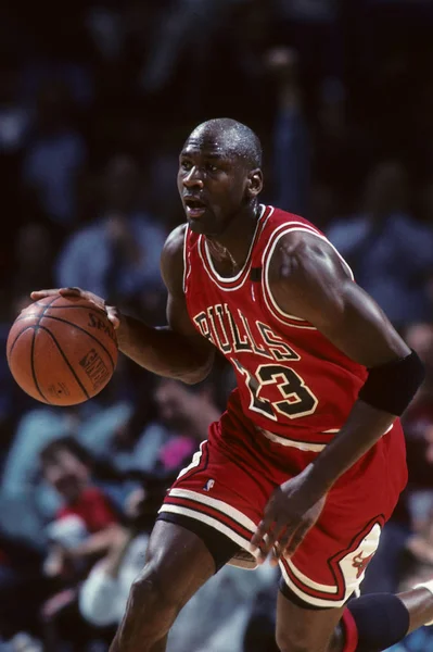 Düzenli bir Nba oyununda oyun eylem Chicago Bulls Michael Jordan Hall Of Fame oyuncu. Michael Jordan eski profesyonel basketbol oyuncusudur. O 15 sezon çekilmeden önce ulusal basketbol liginde oynadı.