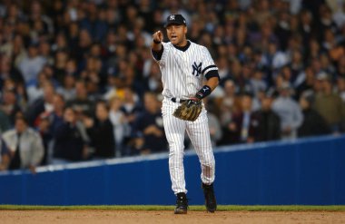 Derek Jeter Shortstop New York Yankees normal bir Major League Baseball oyun sırasında oyun eylem için. Derek Jeter New York Yankees için oynayan bir emekli profesyonel beyzbol blokaj olduğunu.
