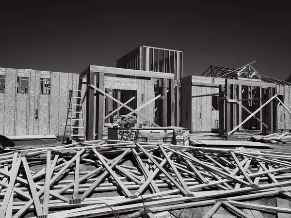 Estructura Nueva Construcción Que Está Siendo Ensamblado Por Una Tripulación — Foto de Stock