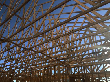 Yeni inşaat çerçeveleme işçiler tarafından istihdam edilmektedir inşaat şirketinden bir ekibi tarafından monte ediliyor. Bu evler Amerika Birleşik Devletleri'nin güneybatı parçası olan Arizona inşa ediliyor.