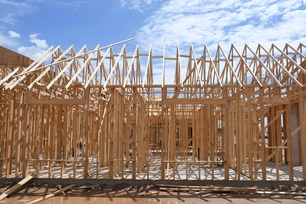 Nova Estrutura Construção Sendo Montada Por Uma Equipe Empresa Construção — Fotografia de Stock