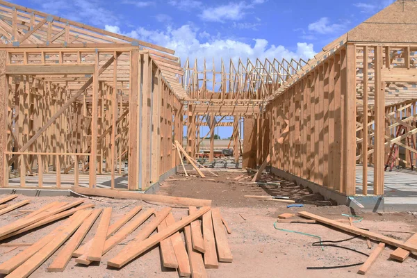 Nova Estrutura Construção Sendo Montada Por Uma Equipe Empresa Construção — Fotografia de Stock