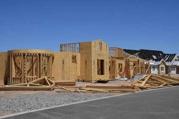 Nova Estrutura Construção Sendo Montada Por Uma Equipe Empresa Construção — Fotografia de Stock