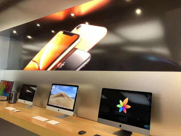 Интерьер Продукты Apple Представлены Магазине Apple Расположенном Торговом Центре San — стоковое фото