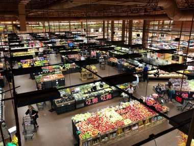 Wegmans gıda piyasaları, Inc bakkal ve özel ürün satan bir özel düzenlenen Amerikan süpermarket zinciri olduğunu. Bu Wegmans süpermarket Manalapan New Jersey'de bulunmaktadır.
