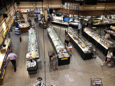 Wegmans gıda piyasaları, Inc bakkal ve özel ürün satan bir özel düzenlenen Amerikan süpermarket zinciri olduğunu. Bu Wegmans süpermarket Manalapan New Jersey'de bulunmaktadır.