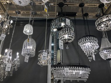Ürün ışıkları için geniş bir yelpazesi ile deposunda bulunan aydınlatma bölümü. Lowe's perakende ev geliştirme ve cihaz mağazaların ABD merkezli bir zinciridir. Bu mağaza Gilbert Arizona bulunan.