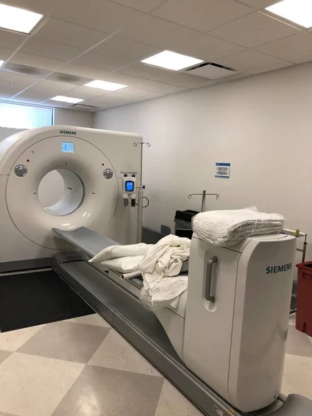 Een Magnetische Resonantie Beeldvorming Mri Scan Een Gemeenschappelijke Procedure Hele — Stockfoto