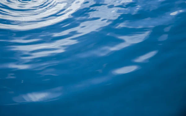 Блакитна Вода Потрійним Фоном — стокове фото
