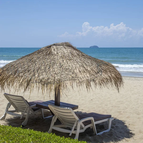 Beach Chairs Wooden Umbrella Beach — Stock Photo, Image