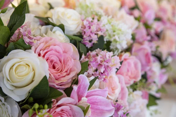 Flores Rosa Artificiais Buquê Misto Plástico — Fotografia de Stock
