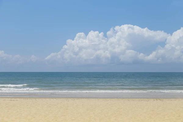 Océano Ola Playa Tropical Con Cielo —  Fotos de Stock