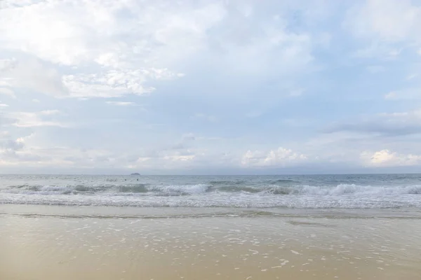 Océano Ola Playa Tropical Con Cielo —  Fotos de Stock