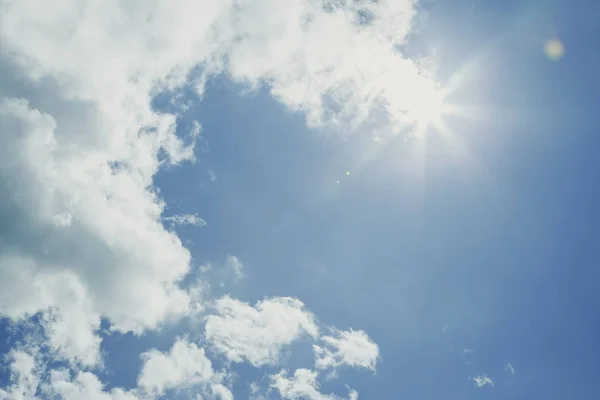 Rayos Sol Cielo Azul Con Nube —  Fotos de Stock