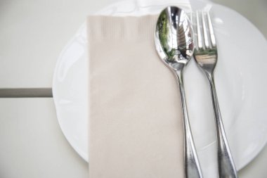 Kaşık çatal plaka ayarı ile