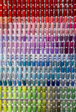 Duvar renkli iplik biriktirme dekorasyonu