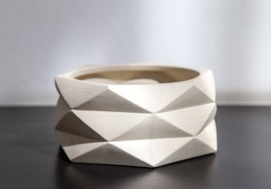 Boş beyaz kil saksı