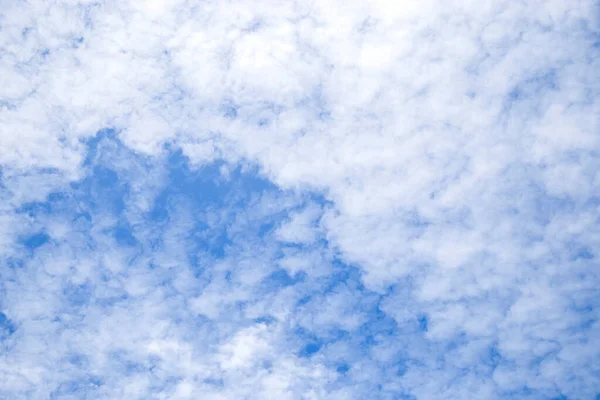 Zobacz Białą Chmurę Niebieskim Tle Nieba — Zdjęcie stockowe