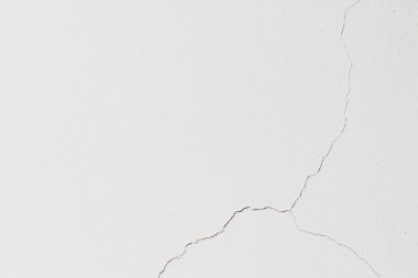 Beyaz duvardaki çatlakların arkaplanı