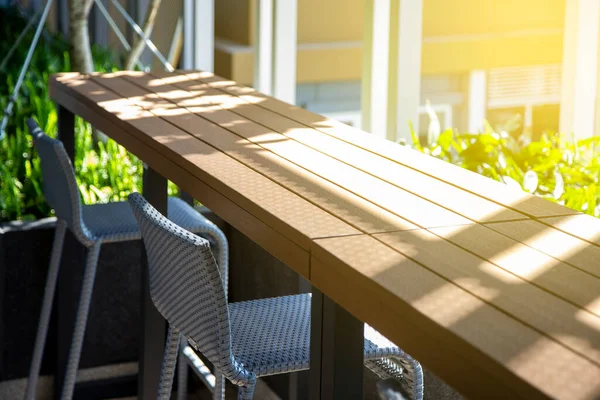 Chaise Vide Table Sur Terrasse Avec Lumière — Photo