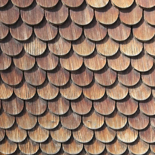 木制瓷砖 老房子外墙上的农民 — 图库照片