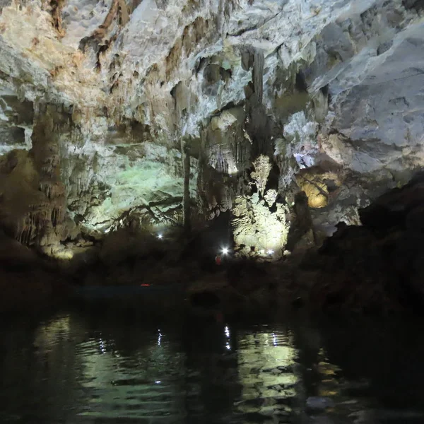 Dans Grotte Phong Nha Accessible Depuis Eau Par Bateau Dans — Photo