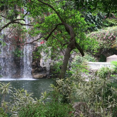 Kunst und Hochhuser, der 