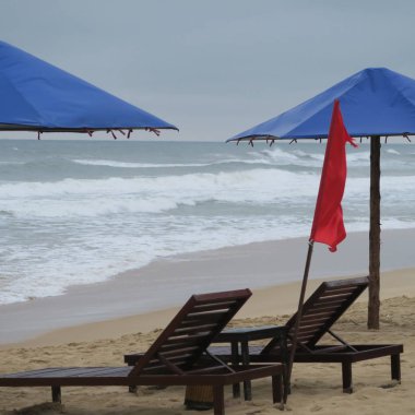 Kumda deniz in de mavi şemsiye, dalgalar, okyanus