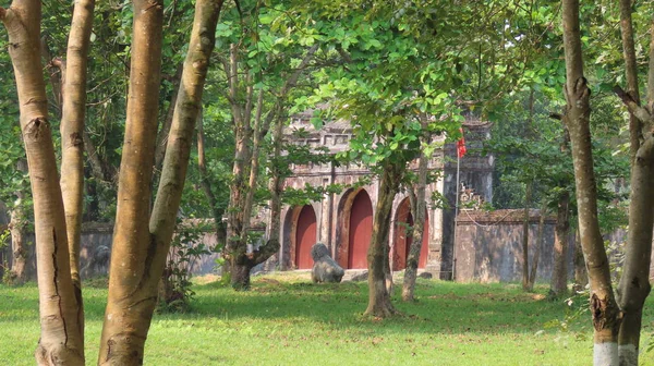 Bâtiments Anciens Décorés Statues Avec Grand Parc Dans Tombeau Minh — Photo