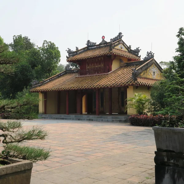 Ornate Old Buildings Statues Large Park Minh Mang Tomb Hue — Stock Photo, Image