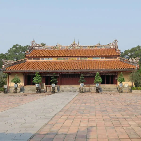 Ornate Old Buildings Statues Large Park Minh Mang Tomb Hue — Stock Photo, Image