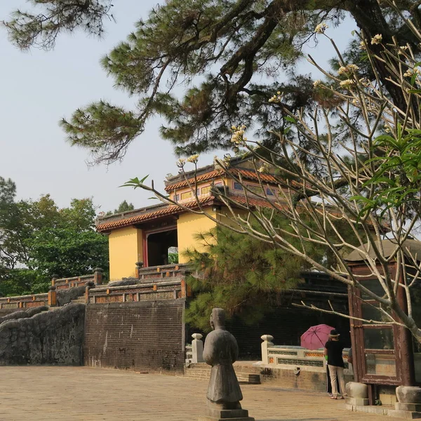 Ornate Old Buildings Statues Large Park Minh Mang Tomb Hue — Stock Photo, Image