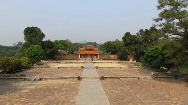 Прикрашені Старі Будівлі Статуї Великим Парком Міна Mang Гробниця Хюе — стокове фото