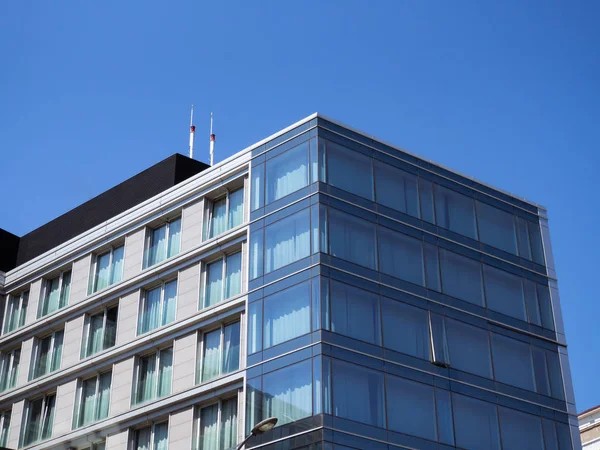 Edifício Empresarial Moderno Janelas Vidro Azul — Fotografia de Stock