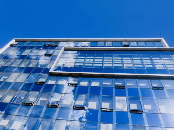 Modern Glass Office Business Building Clouds Reflections — Stock Photo, Image