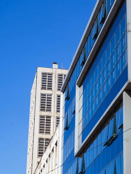 Edifício Negócios Escritório Moderno Janelas Vidro Azul — Fotografia de Stock