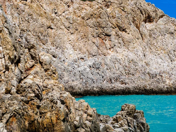 Сухі Скелі Абсолютно Блакитне Море — стокове фото