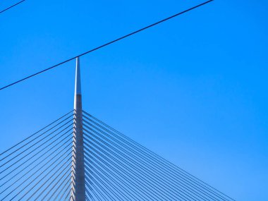 Belgrad - berrak gökyüzü arka plan büyük asma köprü üst