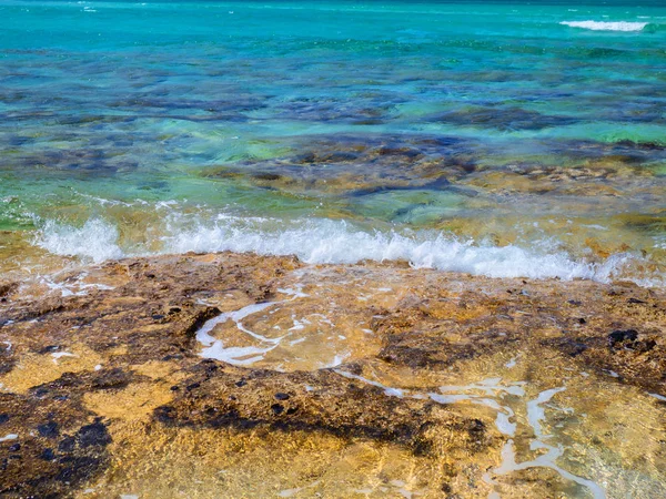Costa Roca Amarilla Hermoso Agua Turquesa Playa Balos — Foto de Stock