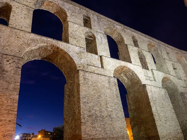 Aqueduc Romain Antique Dans Ville Kavala Grèce Plan Nocturne — Photo