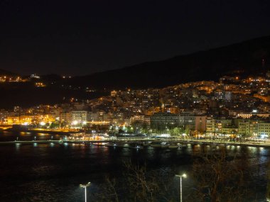Kavala Limanı - Kavala Limanı gece çekimi - güzel Yunan şehri