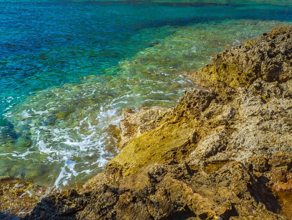 Mar Azul Surrealista Costa Rocosa Amarilla — Foto de Stock