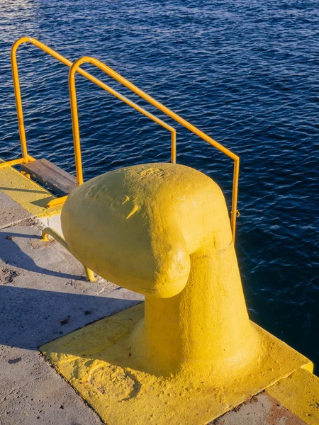 Bright Yellow Dock Tie Yellow Stairs Pier — Stock Photo, Image