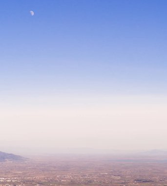 Yunanistan 'ın Makedonya Bölgesi Lowlands-ay hala gökyüzünde yüksek