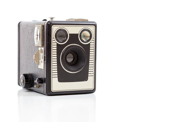 Παλιά vintage καταναλωτή κάμερα απομονώθηκε σε λευκό φόντο — Φωτογραφία Αρχείου