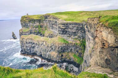 Moher etkileyici kayalıklarla görünümünü