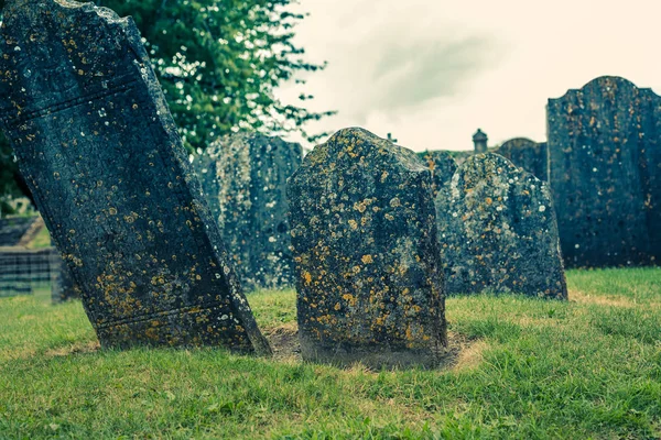 Oude Begraafplaats Met Grafstenen Liggen — Stockfoto