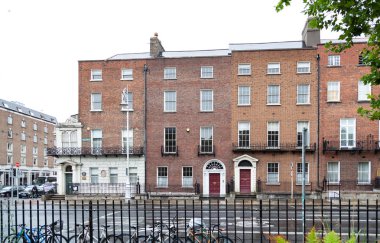 Dublin, İrlanda - 25 Ağustos: Oscar Wilde Merrion Meydanı 25 Ağustos, 2018, Dublin, İrlanda evi. Bir İrlandalı romancı ve şair Oscar Wilde oldu.