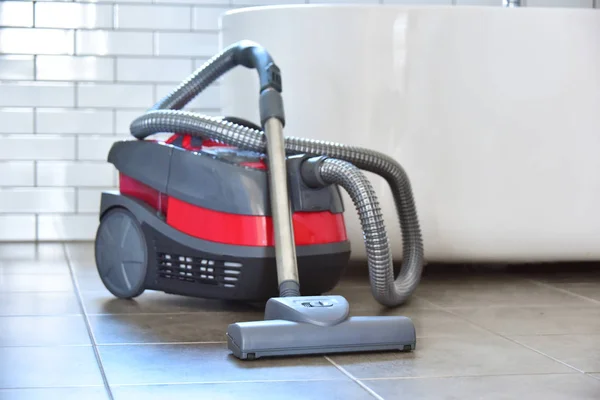 Canister Vacuum Cleaner Untuk Penggunaan Rumah Lantai Apartemen — Stok Foto